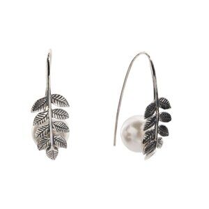 ANNIKA WITT Silver/pearl Made In Bali Sterling Silver Shell Pearl Leaf Earrings